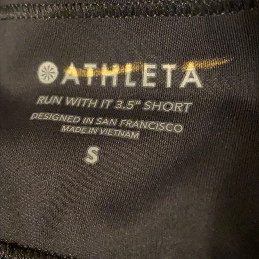 NWT Athleta Run With It 3.5" Short Black Small - Picture 16 of 16
